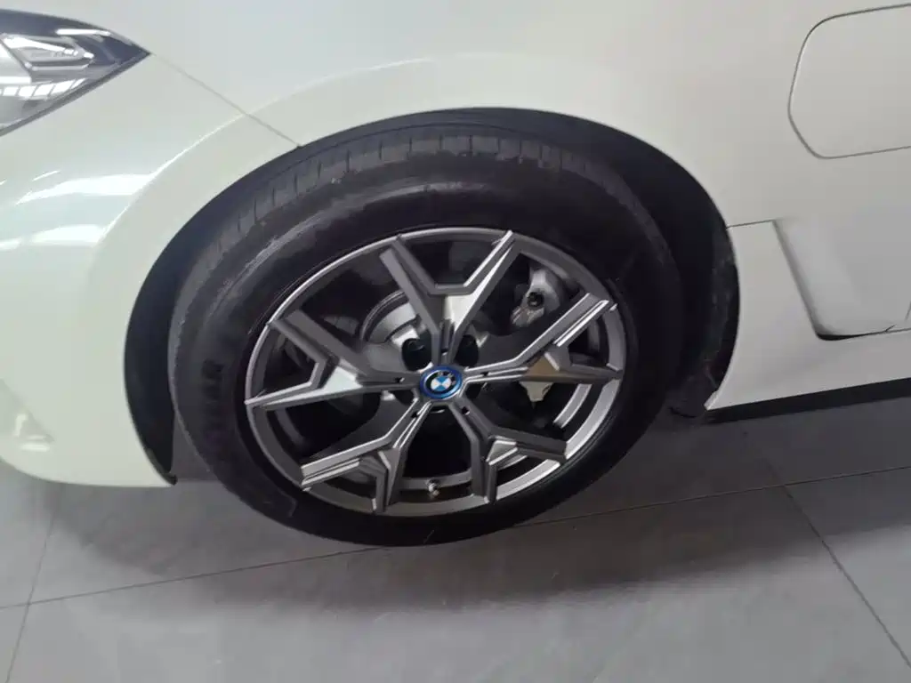 Фото 23 - BMW i3