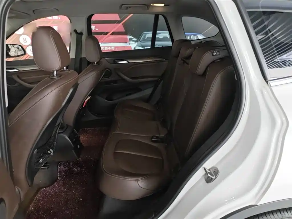 BMW X1 2018 sDrive18Li Premium Model фото 17