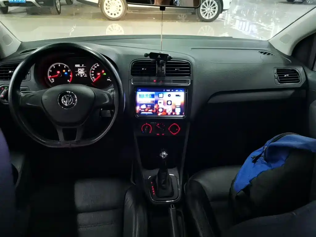 Volkswagen Polo 2016 1.4L Automatic Trend фото 10
