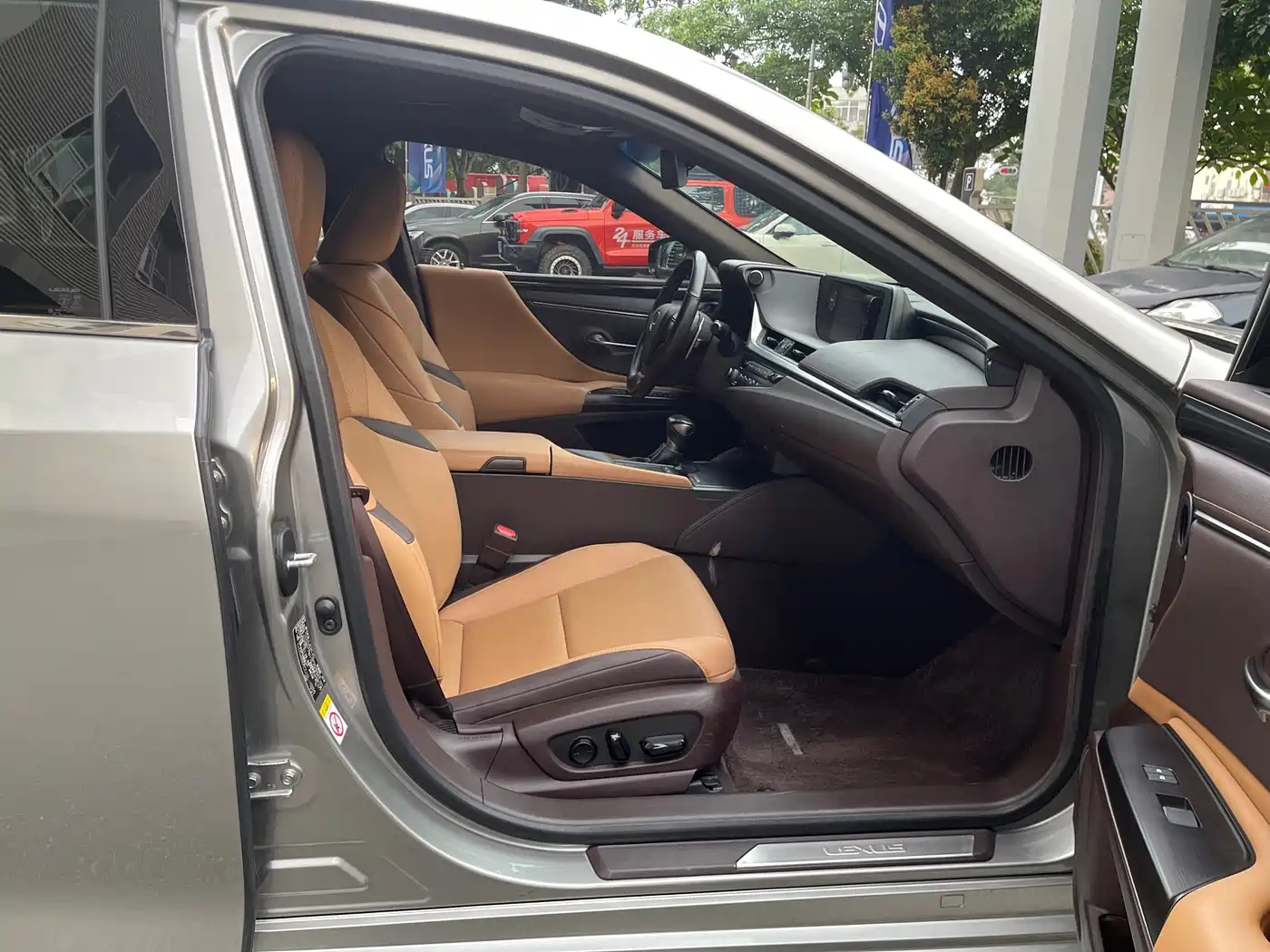 Lexus ES 2018 300h Excellence Edition China V фото 3