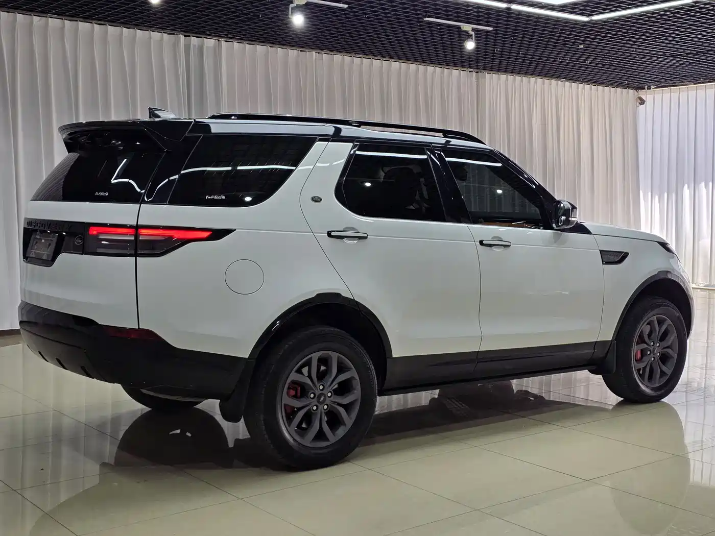 Land Rover Discovery 2018 3.0 SC V6 SE фото 7