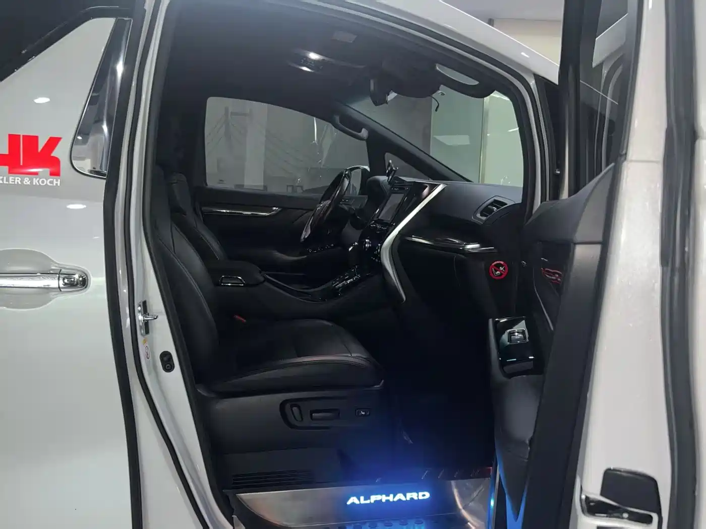 Toyota Alphard 2019 Hybrid 2.5L Premium Edition фото 10