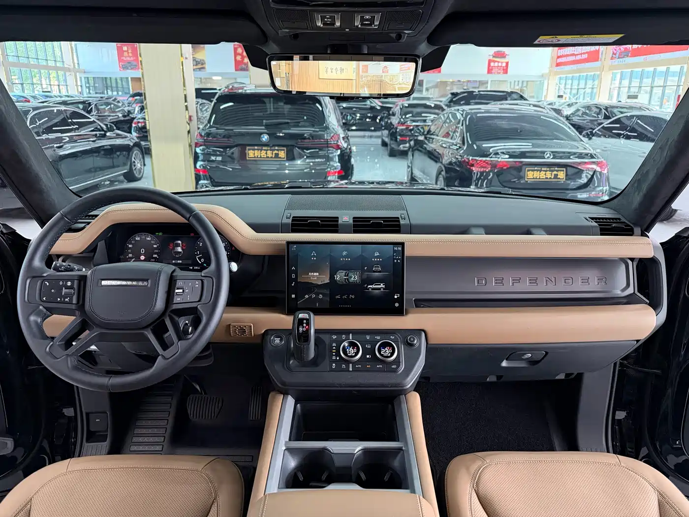 Land Rover Defender 2025 110 3.0T P400 -Dynamic HSE фото 13
