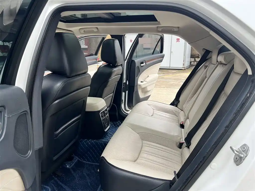 Chrysler 300C (Import) 2016 3.0L Beyond Edition фото 15