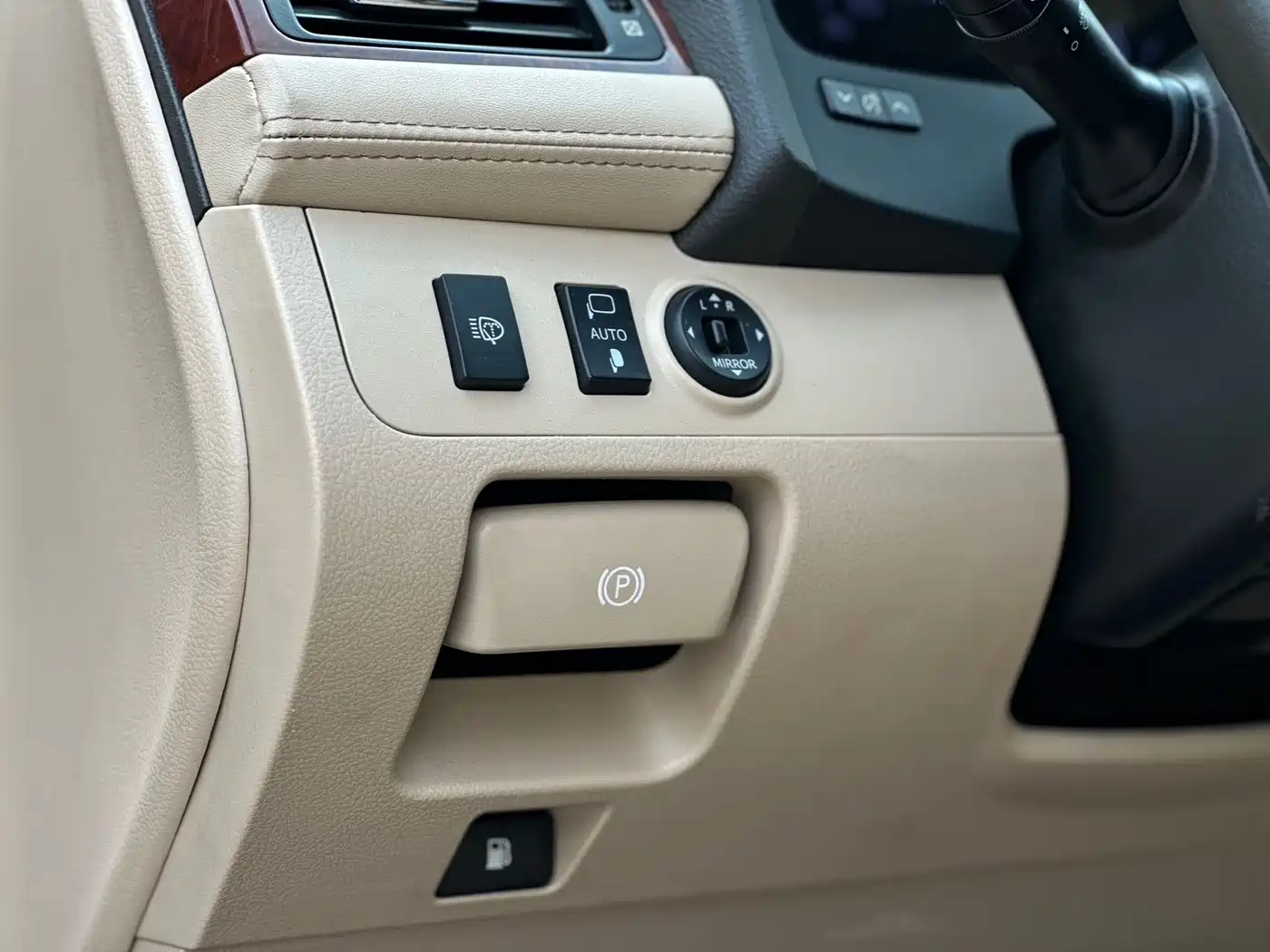Toyota Crown 2012 2.5L Royal Leather Edition фото 17