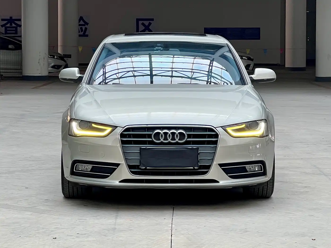 Audi A4L 2016 30 TFSI Collector's Edition Automatic Comfort фото 2