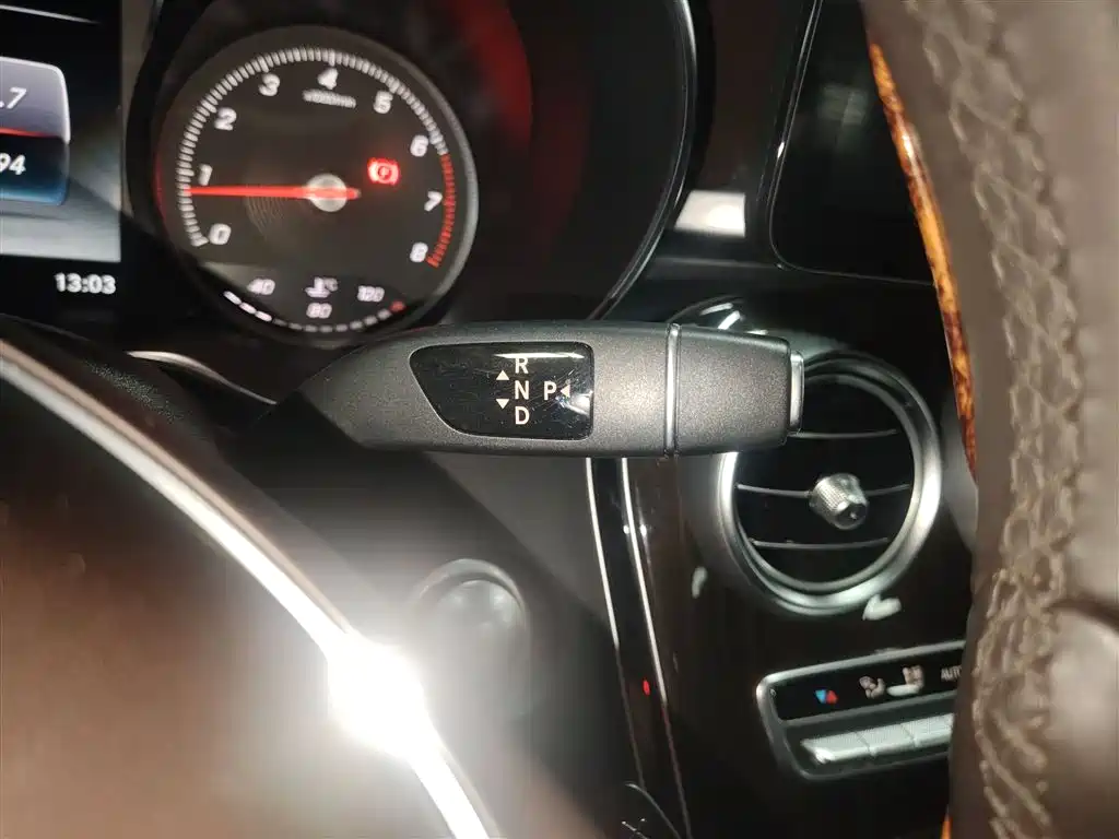 Mercedes-Benz GLC 2018 Facelift GLC 260 4MATIC Dynamic фото 12