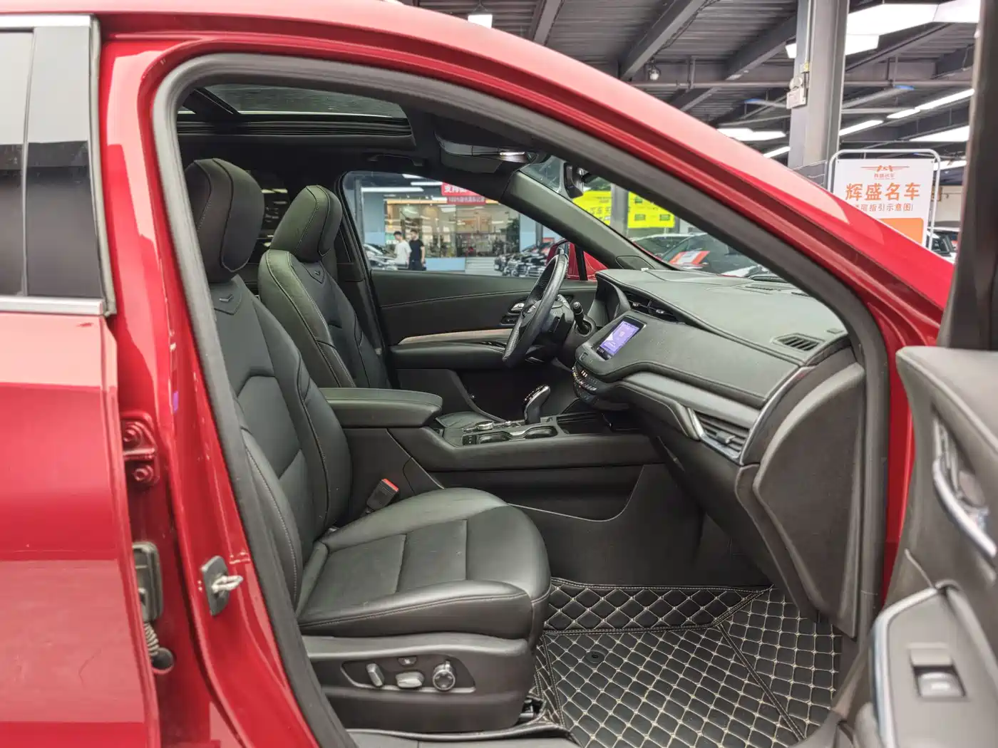 Cadillac XT4 2020 28T AWD Platinum Edition фото 6