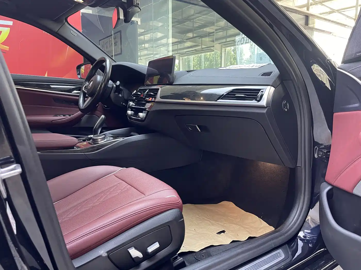 BMW 5 Series 2022 525Li M Sport Package фото 10