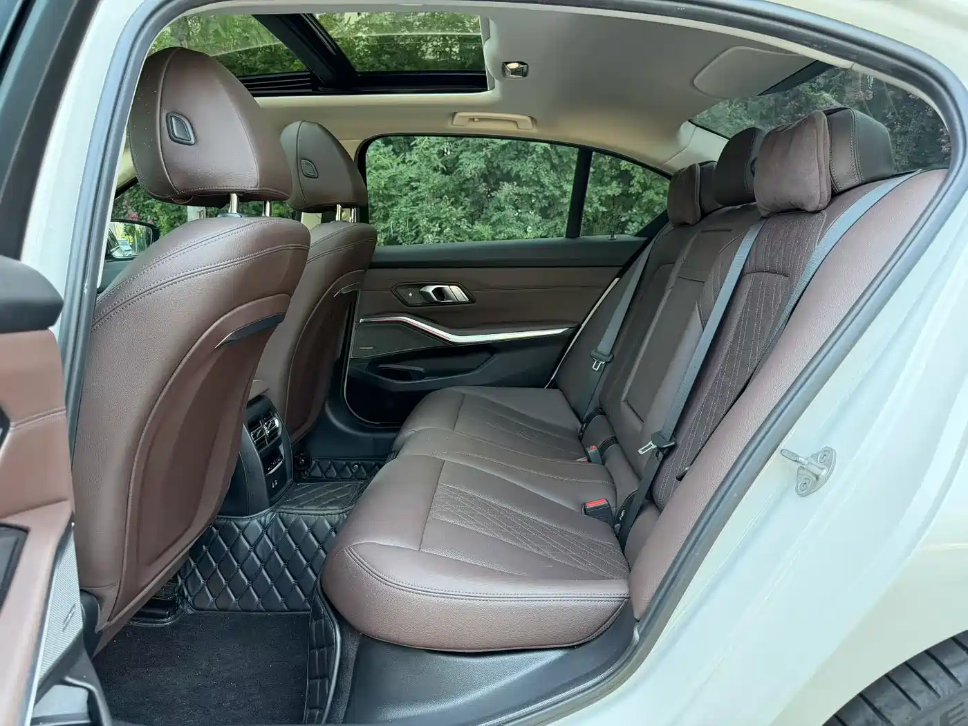 BMW 3 Series 2023 325Li M Sport Black Night Package фото 6