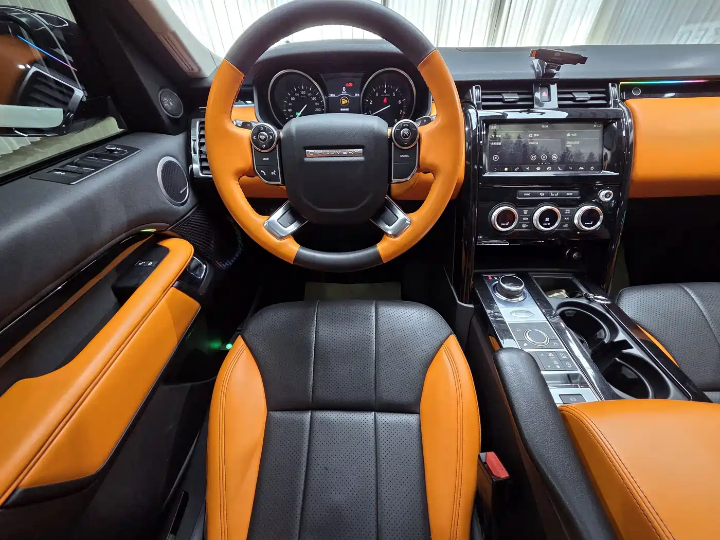 Land Rover Discovery 2018 3.0 SC V6 SE фото 8