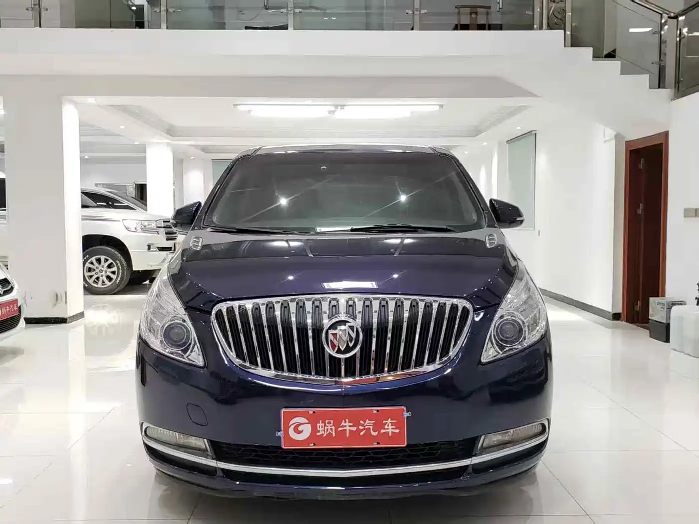 Buick GL8 2011 3.0L GT Luxury Business Elegance Edition фото 2