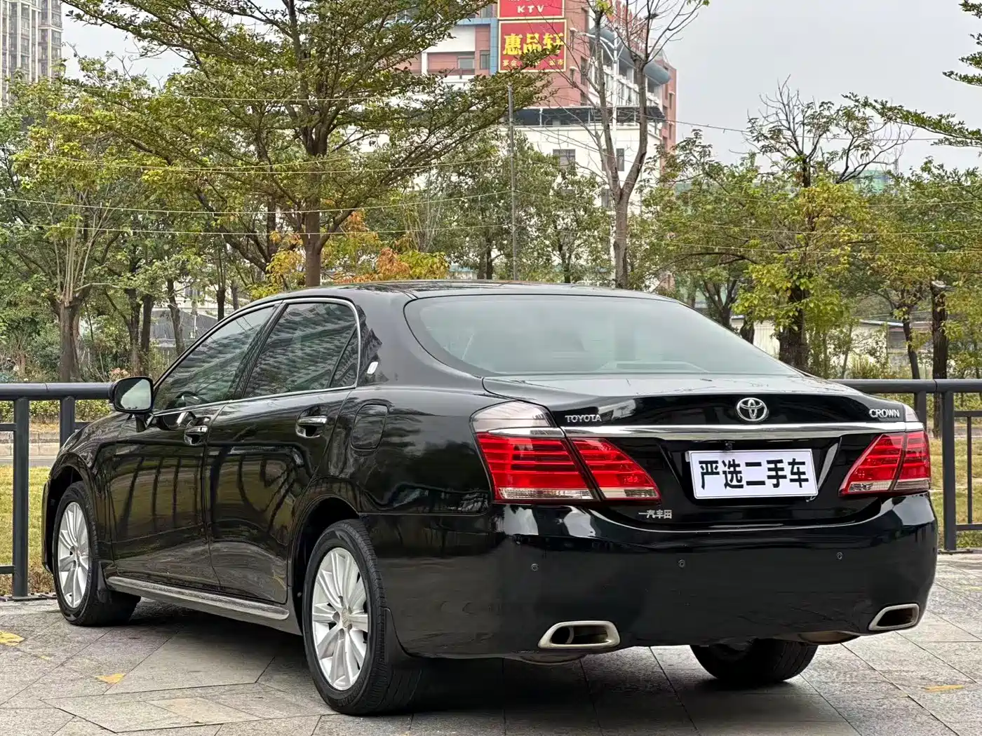 Toyota Crown 2012 2.5L Royal Leather Edition фото 7