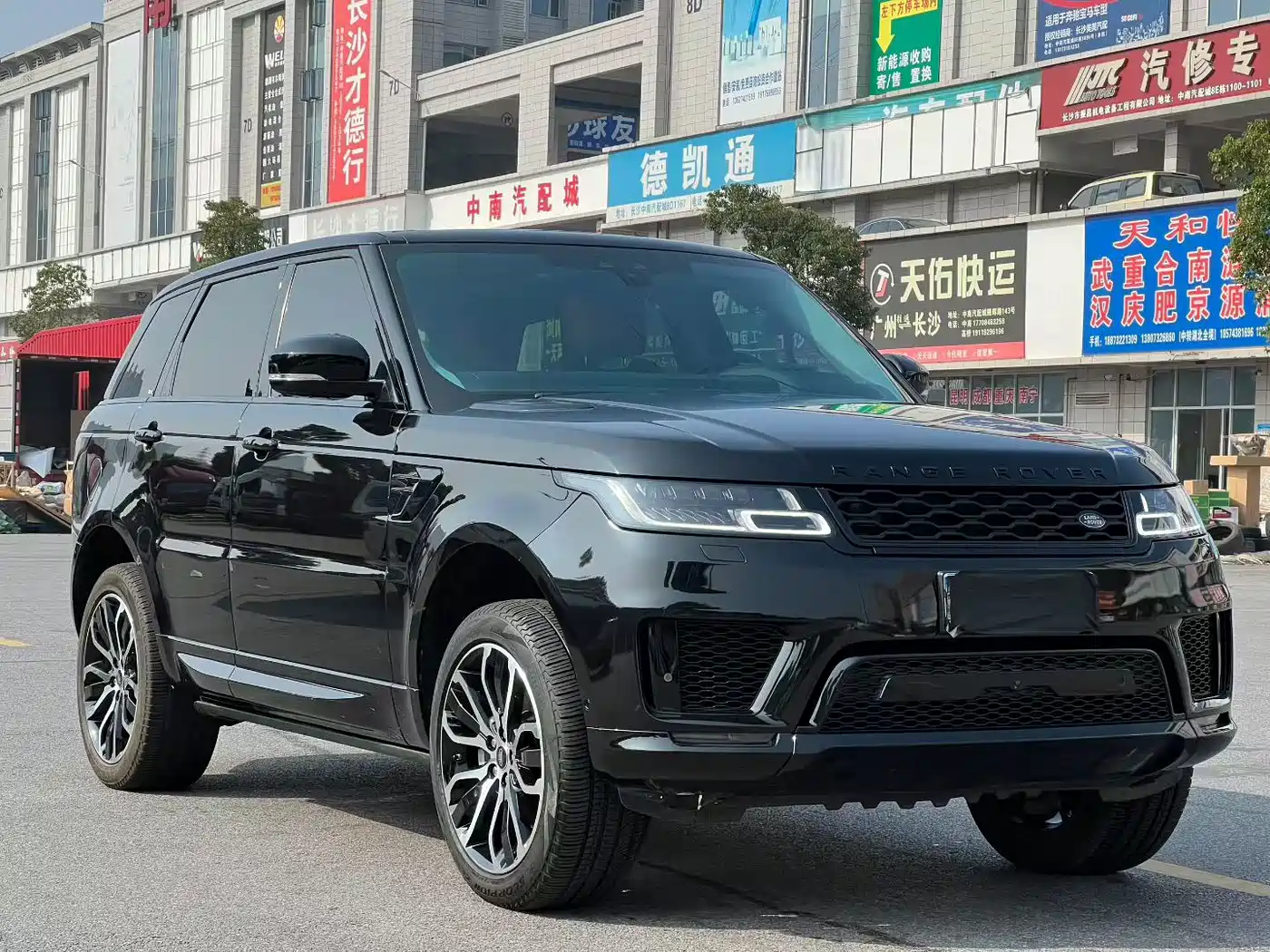 Land Rover Range Rover Sport 2021 3.0 L6 Gloss Black Edition фото 3