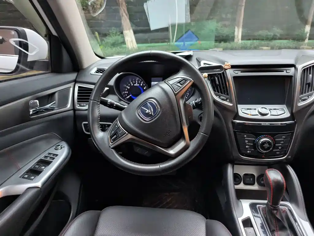 Photo 6 - Changan CS75