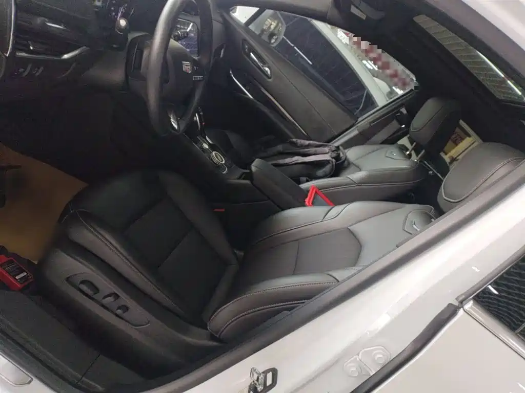CADILLAC XT4