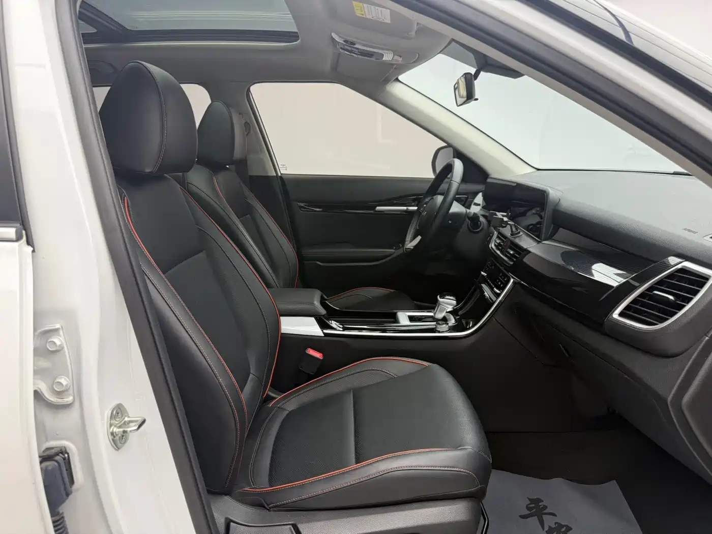 Kia Seltos 2023 1.5L CVT Premium Edition фото 10