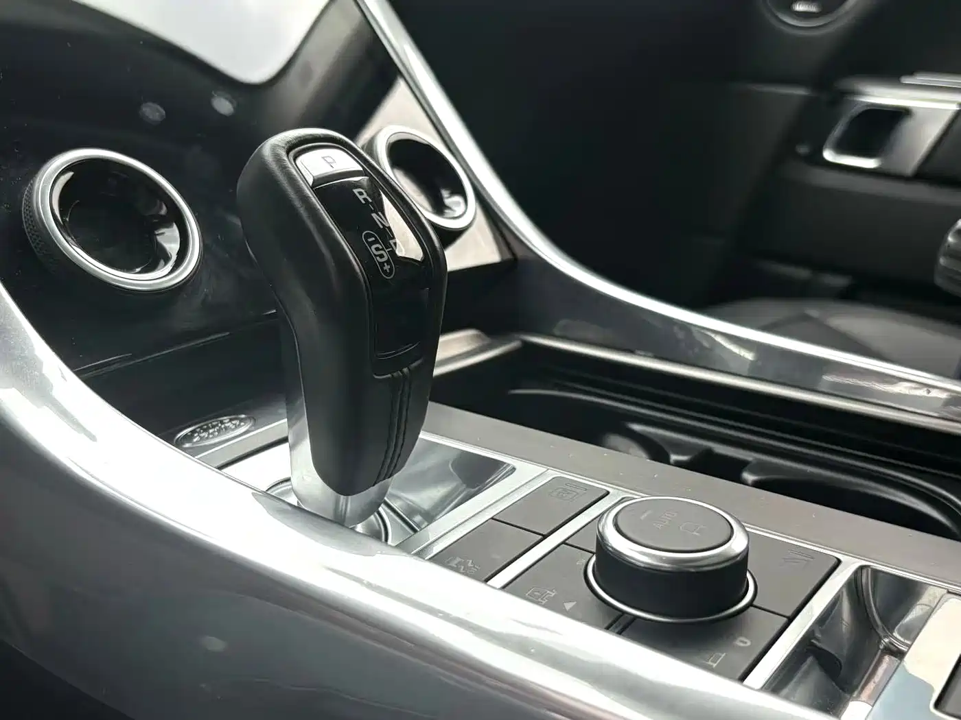 Land Rover Range Rover Sport PHEV 2020 P400e SE фото 4