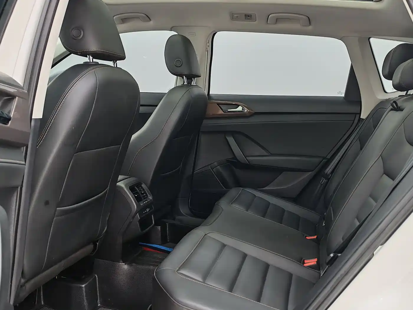 Volkswagen Tharu 2022 280TSI 2WD Comfort фото 8