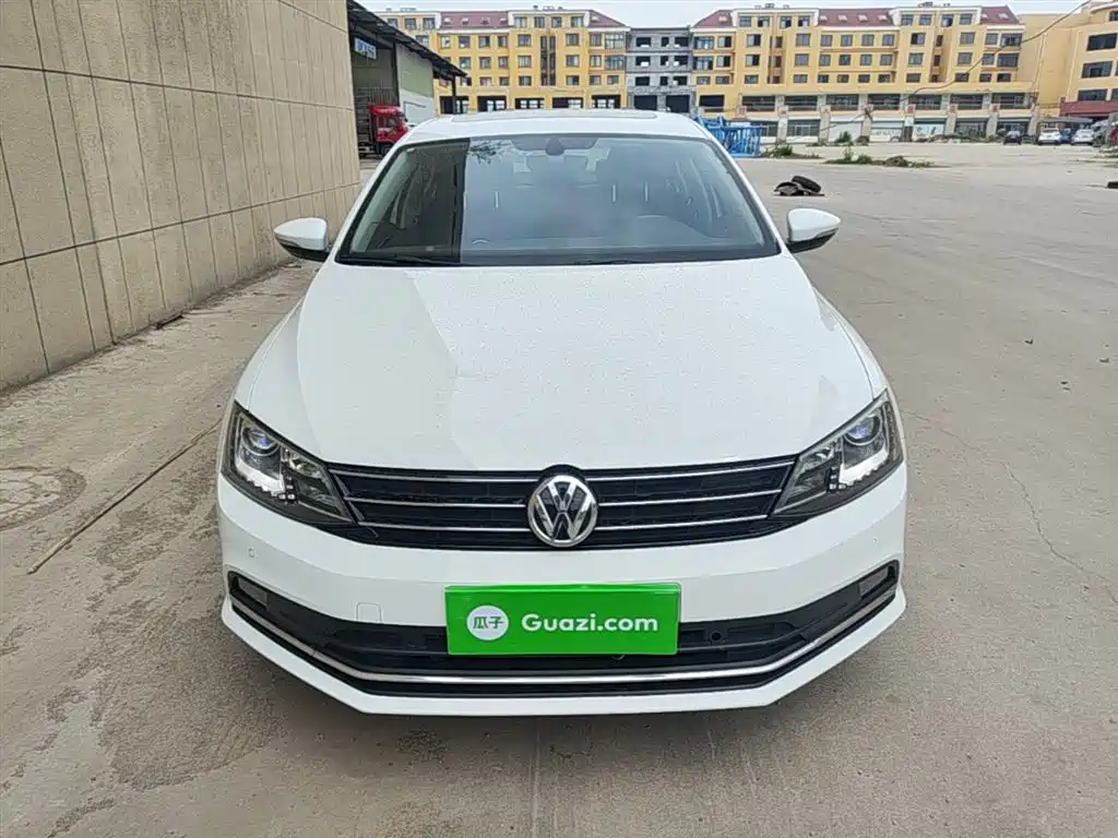 Volkswagen Sagitar 2017 230TSI Automatic Luxury фото 3