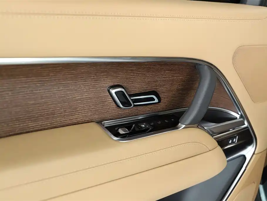 Land Rover Range Rover 2024 3.0 L6 360PS Golden Age Edition фото 21