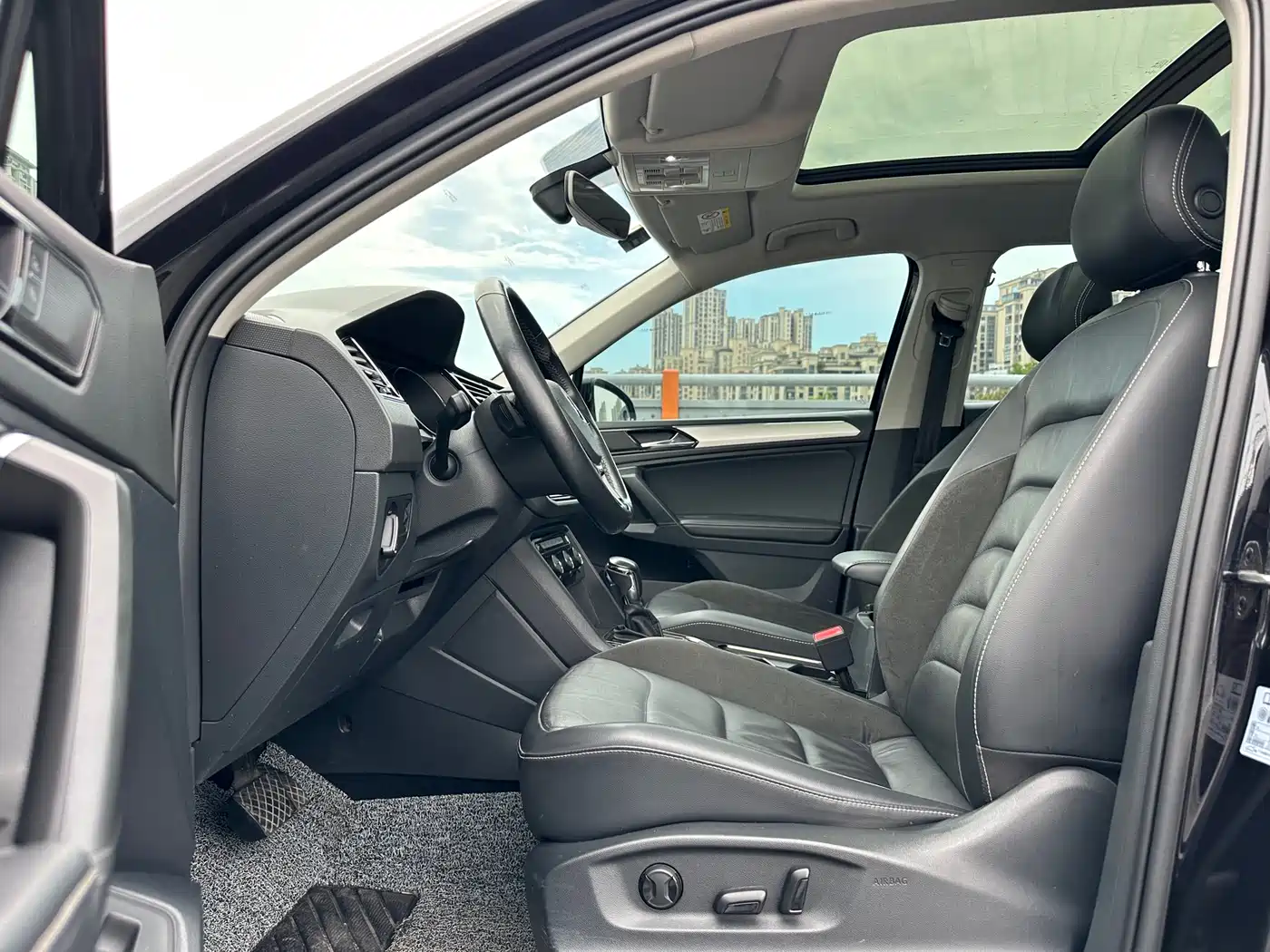 Volkswagen Tiguan L 2020 330TSI Auto 2WD Smart Luxury China VI фото 4