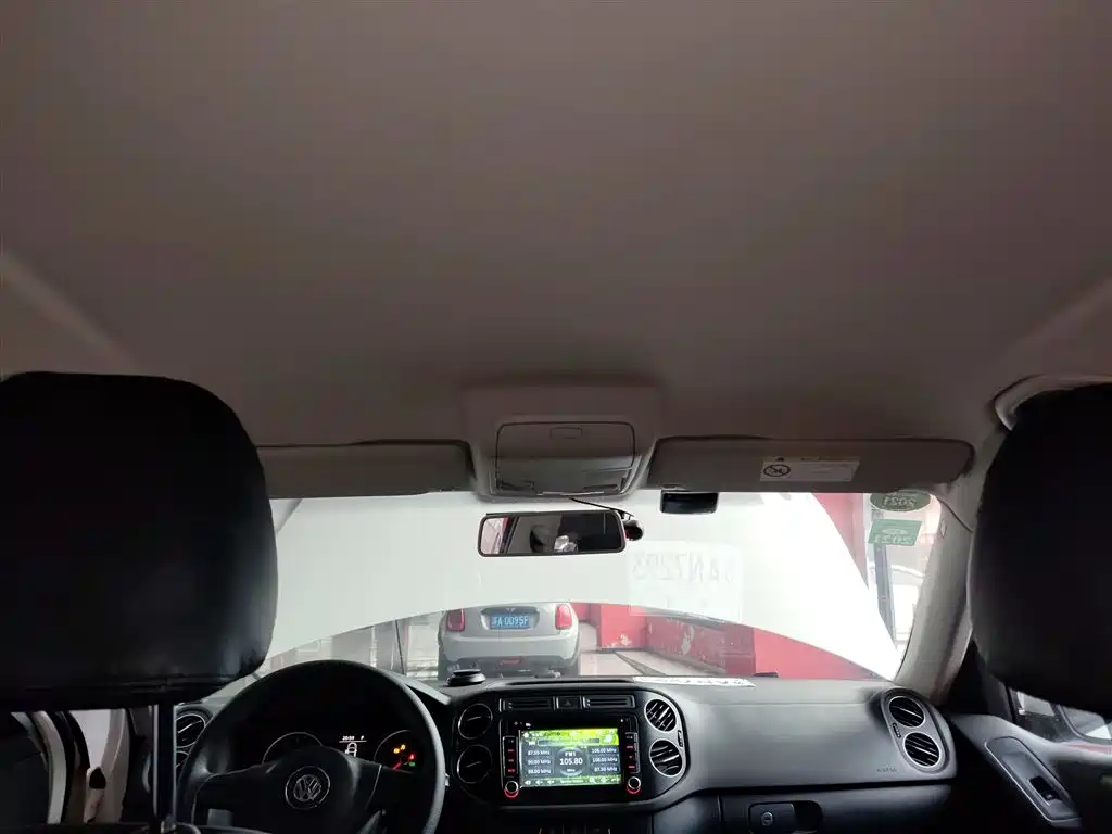 Volkswagen Tiguan 2015 1.8TSI Automatic 2WD Trendline фото 18