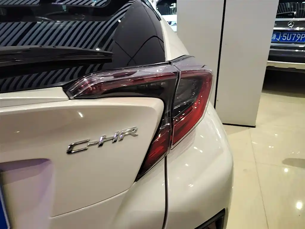 Toyota C-HR 2018 Model 2.0L Luxury Sunroof Version China V фото 8
