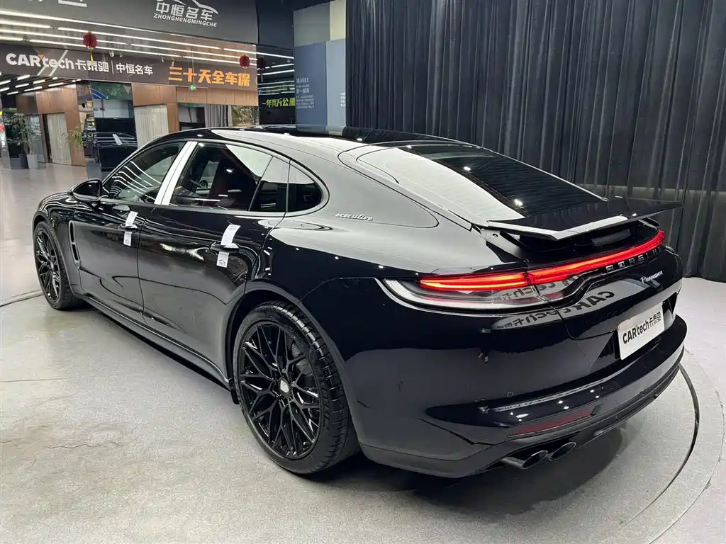 PORSCHE PANAMERA