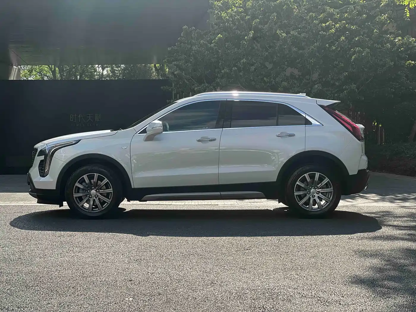 CADILLAC XT4