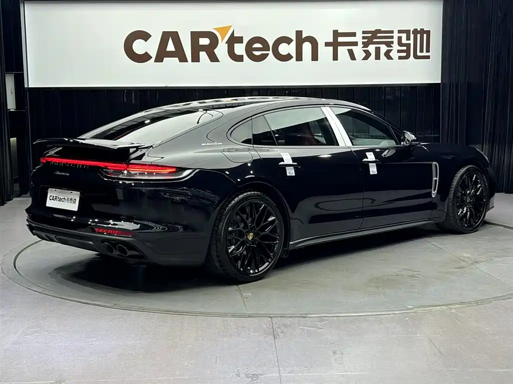 PORSCHE PANAMERA
