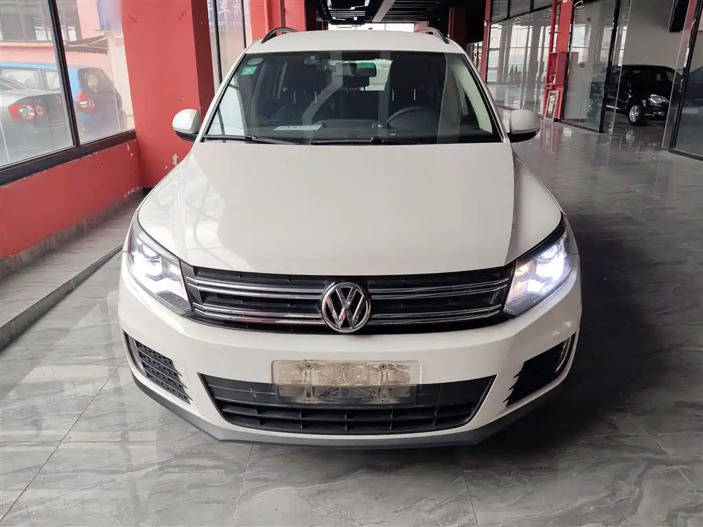 Volkswagen Tiguan 2015 1.8TSI Automatic 2WD Trendline фото 3
