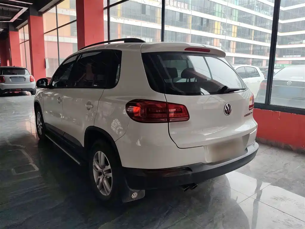 Volkswagen Tiguan 2015 1.8TSI Automatic 2WD Trendline фото 5