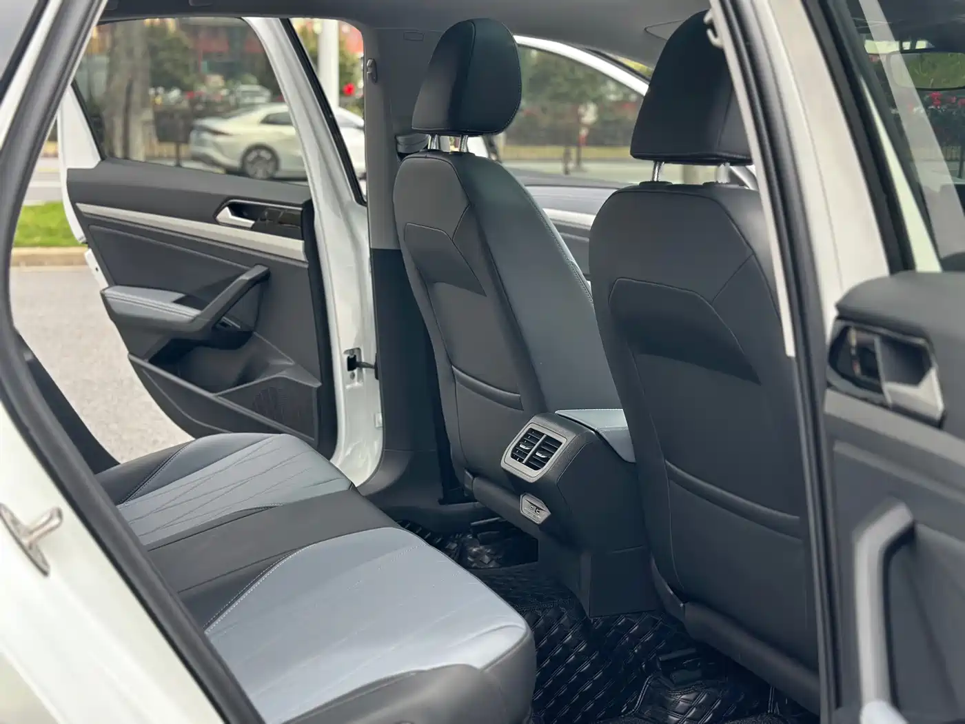 Volkswagen Lavida 2024 Model 1.5L Automatic Starlight 5 Million Edition фото 8