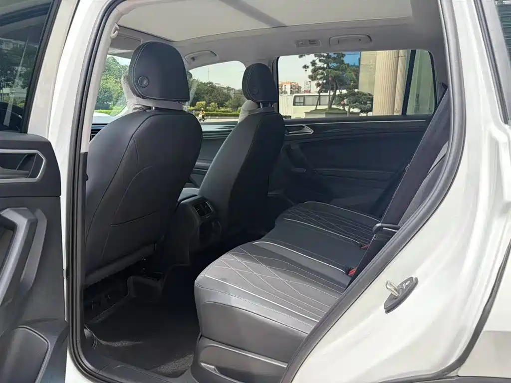 Volkswagen Tiguan L 2025 Model 300TSI Auto 2WD Dragon Edition фото 5