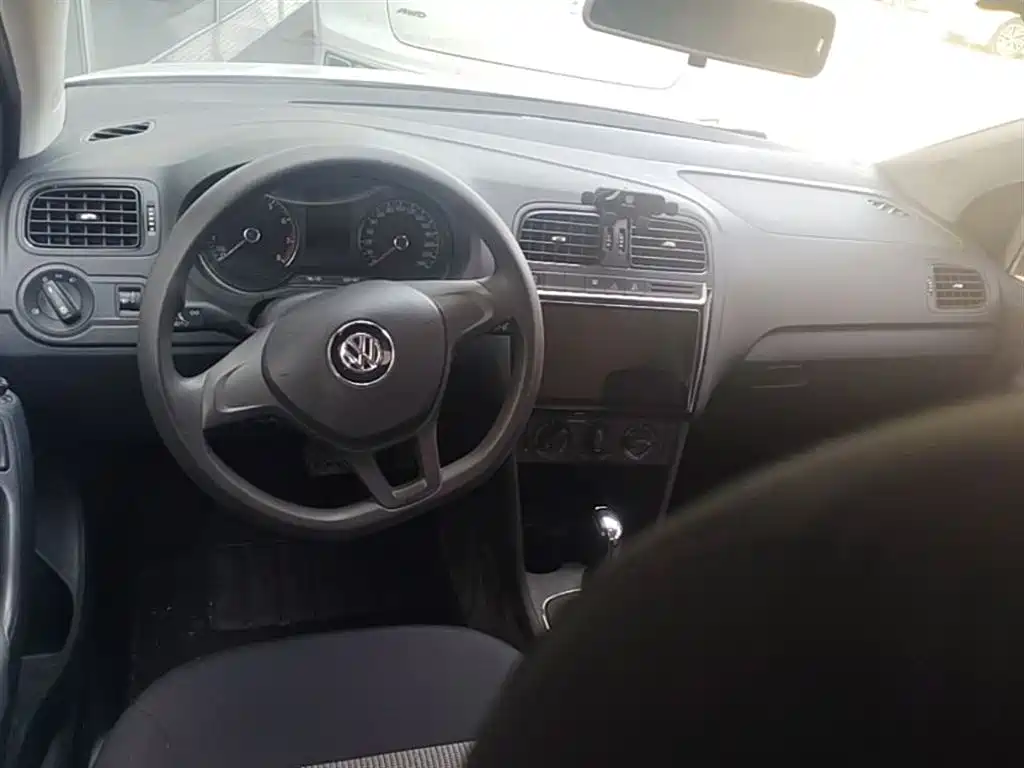 Volkswagen Polo 2018 1.5L Auto Safe Drive фото 17