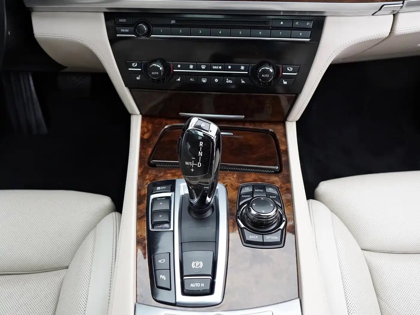 BMW 7 Series 2010 760Li фото 9