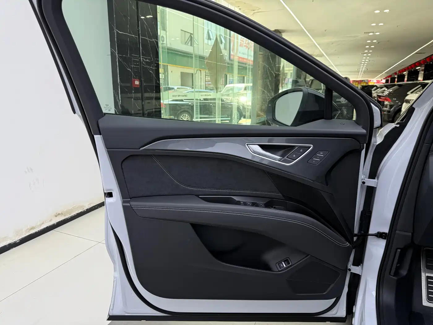 Audi Q5 e-tron 2024 50 e-tron quattro Glory Edition Mech Package фото 9