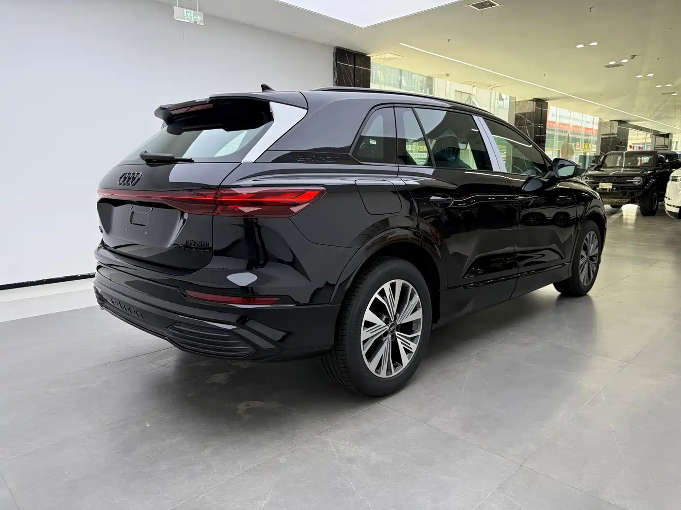 Audi Q5 e-tron 2023 40 e-tron Shining Edition Mecha Package фото 3