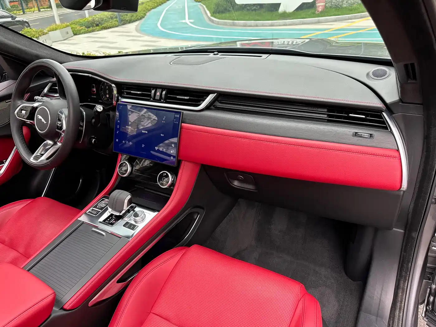 Jaguar F-PACE 2024 P250 R-Dynamic HSE фото 36