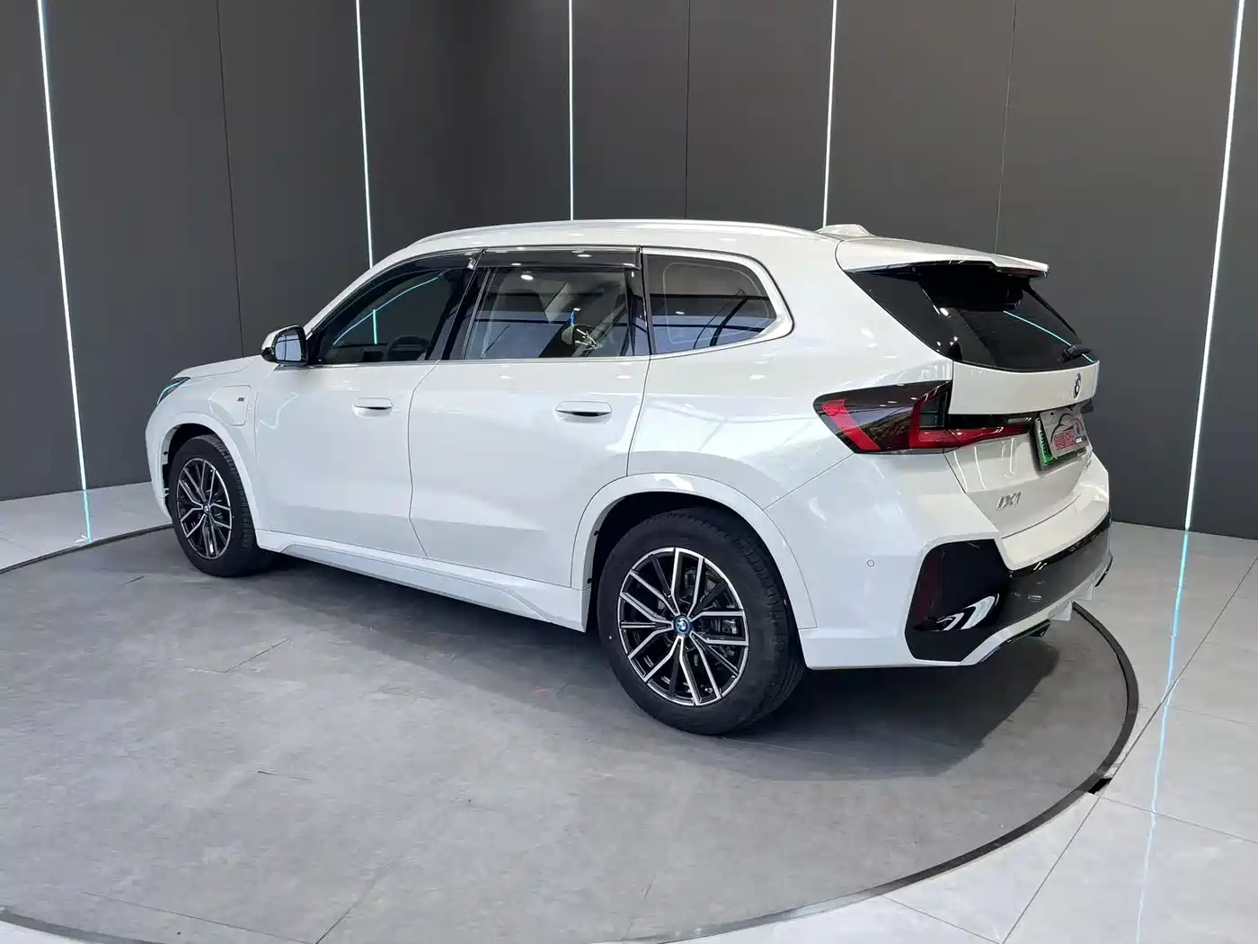 BMW iX1 2023 eDrive25L M Sport Package фото 8