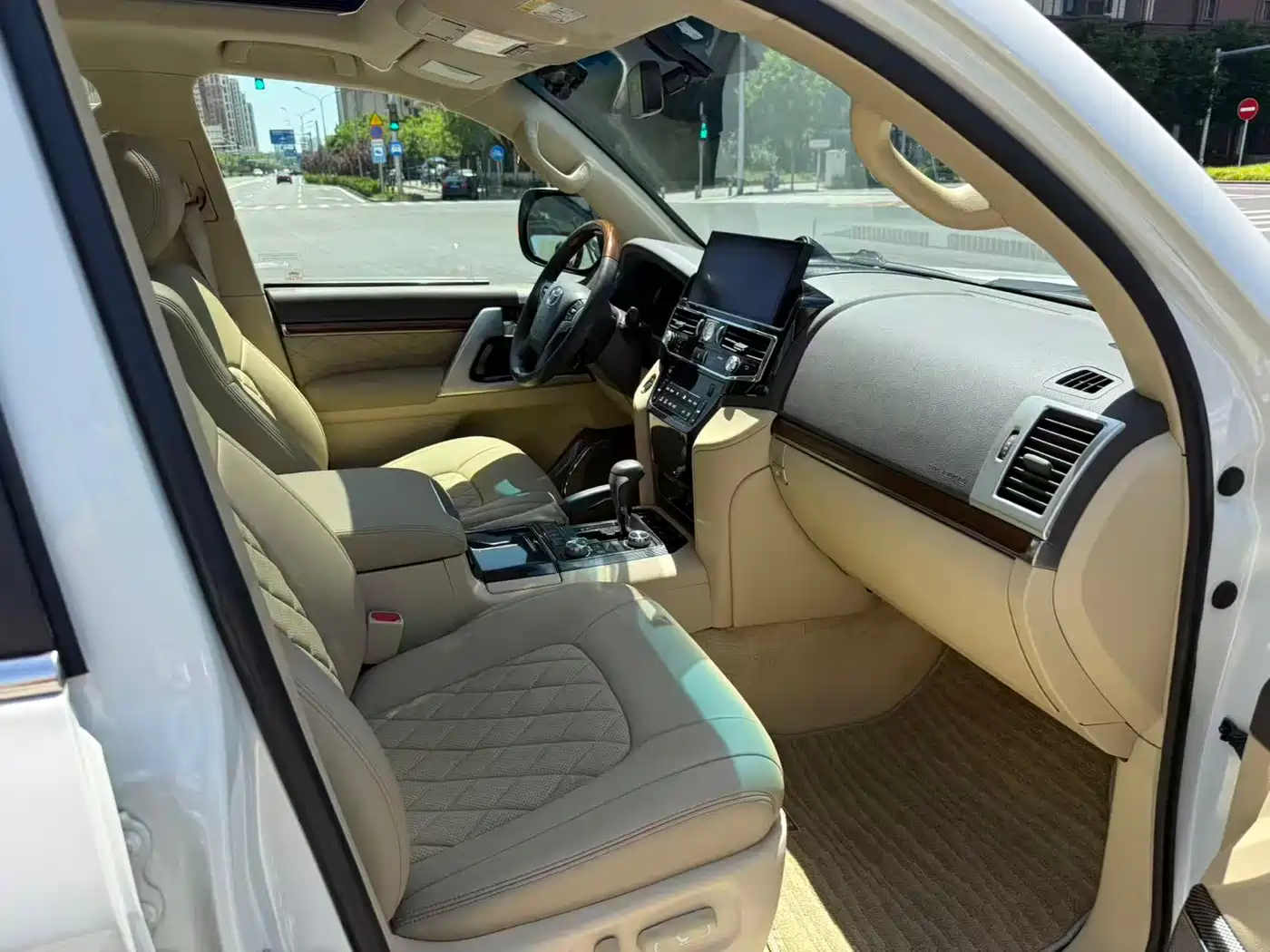 Toyota Land Cruiser (Import) 2015 4.6L V8 Middle East Limited Edition фото 9