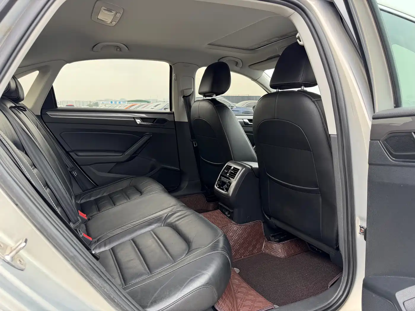 Volkswagen Passat 2017 330TSI DSG Prestige фото 7