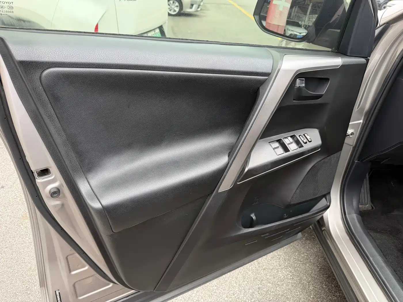 Toyota RAV4 Rongfang 2018 2.0L CVT 2WD Trend X Edition фото 33