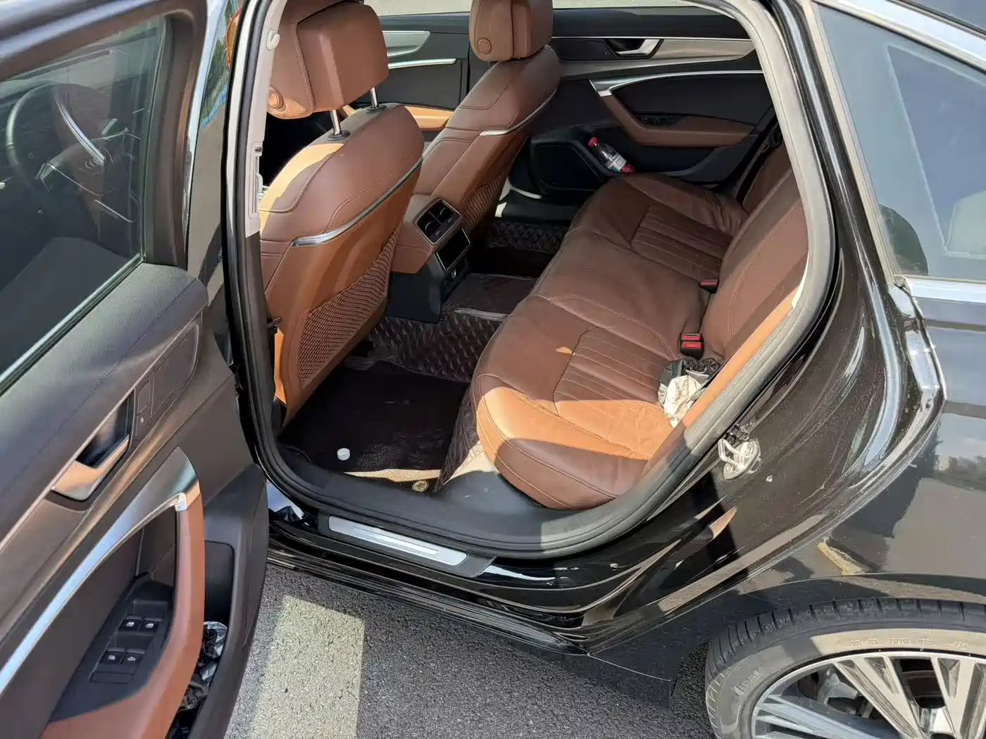 Фото 7 - Audi A6L