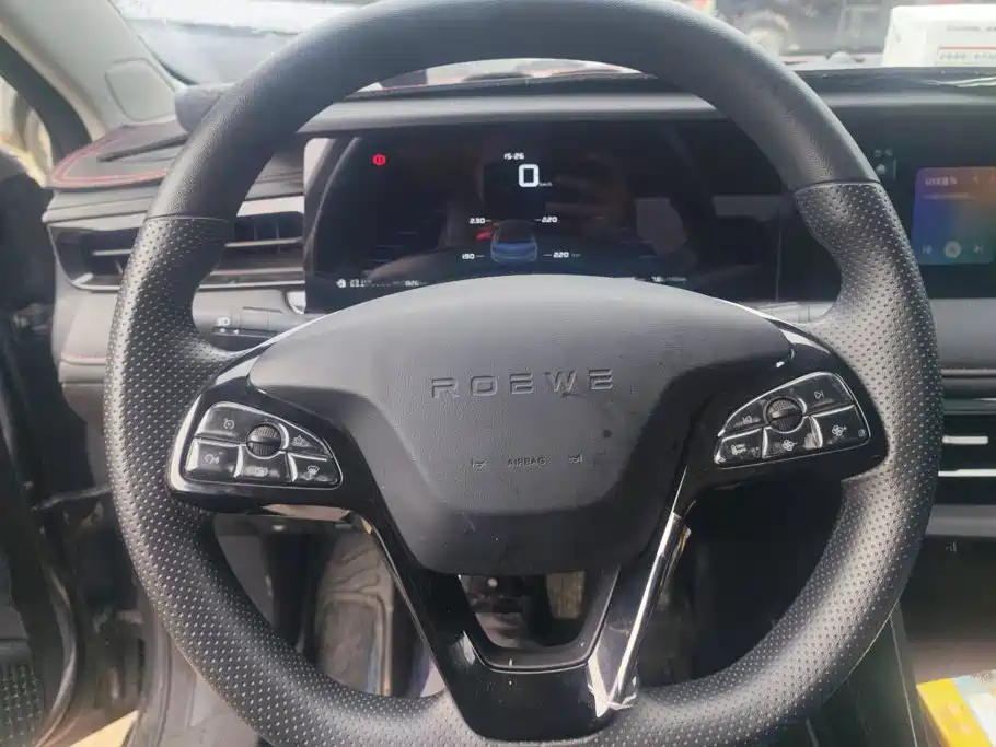 Фото 15 - Roewe i5