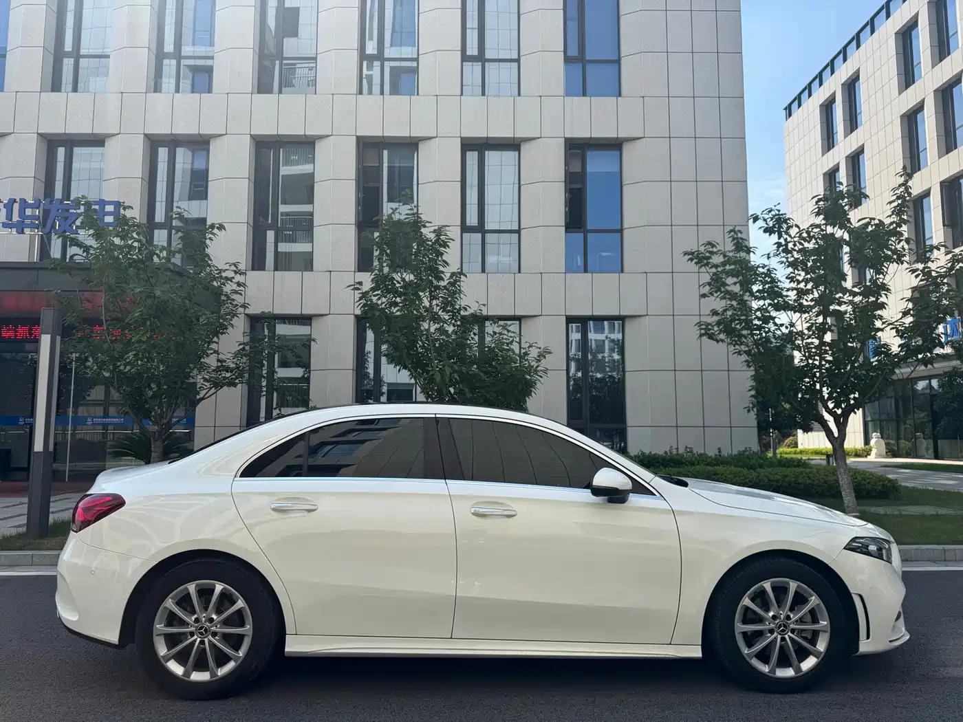 Mercedes-Benz A-Class 2019 A 200 L Sport Sedan фото 31