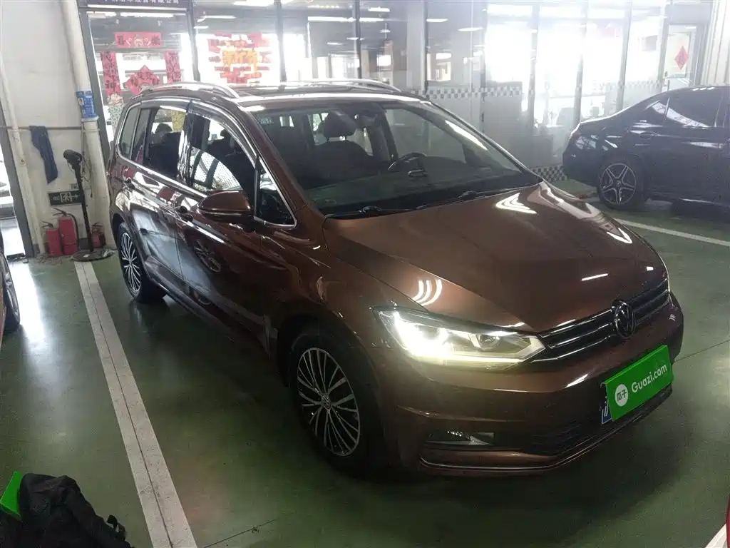 Volkswagen Touran 2016 Touran L 330TSI DSG Luxury фото 4