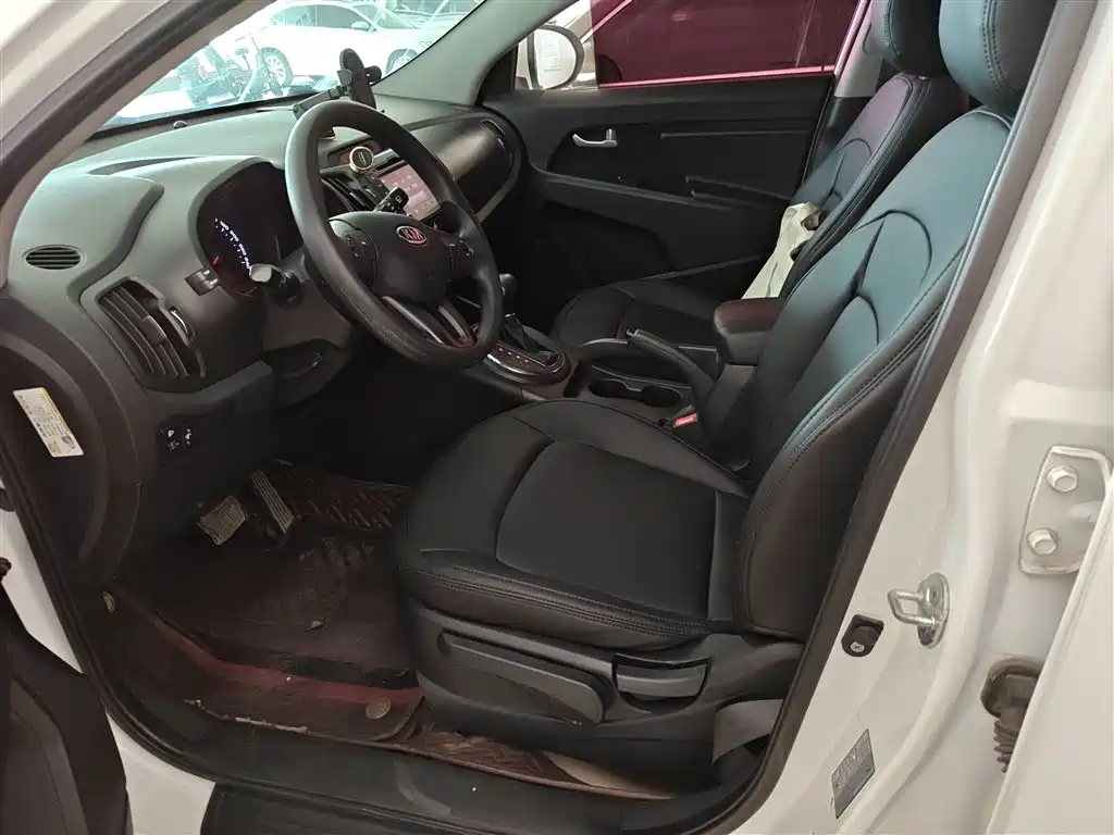 Kia Sportage 2014 2.0L Automatic 2WD GL Edition фото 15