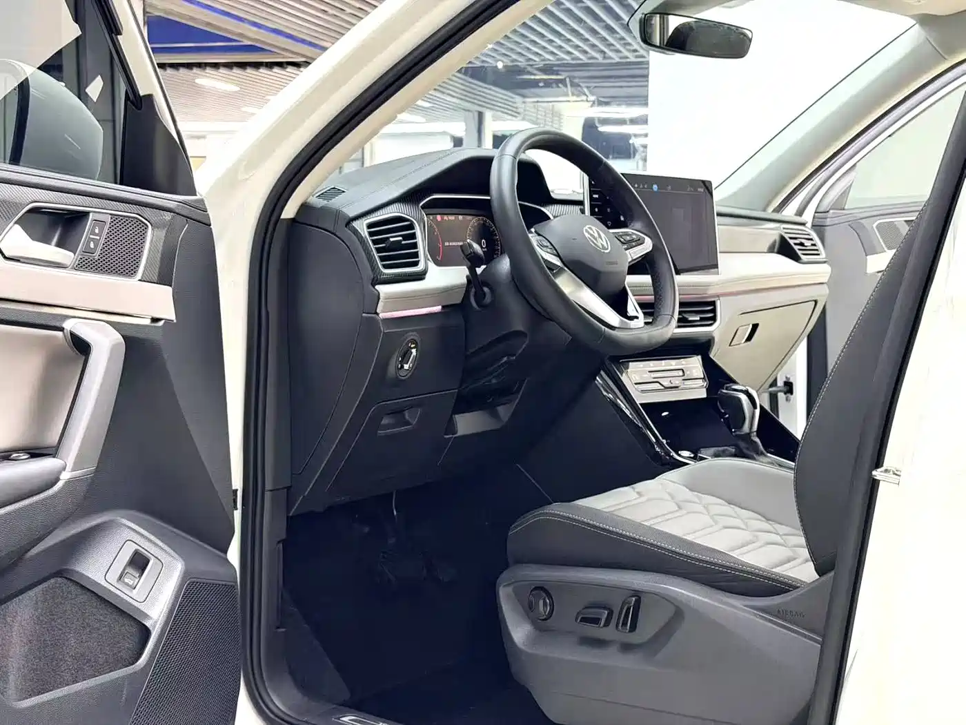 Volkswagen Tayron 2023 330TSI 2WD Luxury Plus Advanced Edition фото 8